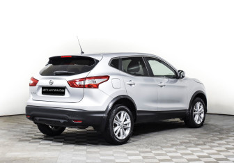 Подержанный автомобиль Nissan Qashqai 2016 года (5 фото)