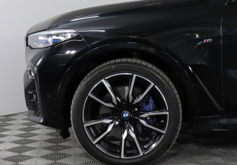 Подержанный автомобиль BMW X7 2021 года (8 фото)