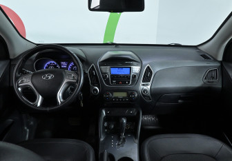 Подержанный автомобиль Hyundai ix35 2010 года (8 фото)