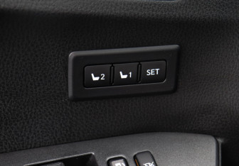 Подержанный автомобиль Toyota RAV4 2018 года (15 фото)