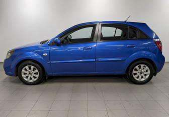 Подержанный автомобиль Kia Rio Hatchback 2010 года (8 фото)