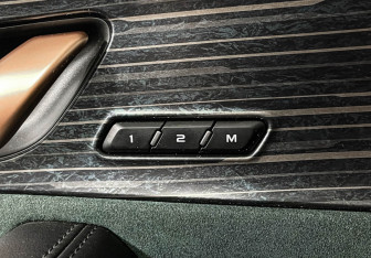 Подержанный автомобиль Geely Monjaro 2023 года (17 фото)