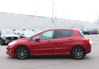 Подержанный автомобиль Peugeot 308 Hatchback 2010 года (8 фото)
