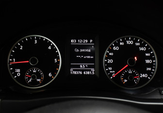 Подержанный автомобиль Volkswagen Tiguan 2012 года (13 фото)