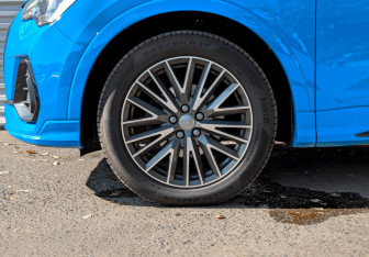 Подержанный автомобиль Audi Q3 2019 года (18 фото)