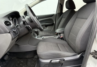 Подержанный автомобиль Ford Focus Wagon 2010 года (10 фото)