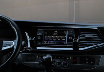 Подержанный автомобиль Volkswagen Caravelle 2021 года (12 фото)