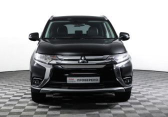 Подержанный автомобиль Mitsubishi Outlander 2015 года (2 фото)