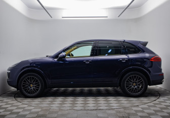 Подержанный автомобиль Porsche Cayenne 2017 года (2 фото)