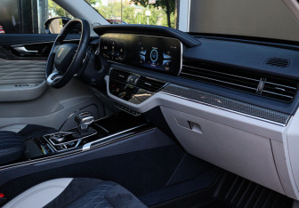 Подержанный автомобиль Hongqi HS5 2023 года (7 фото)