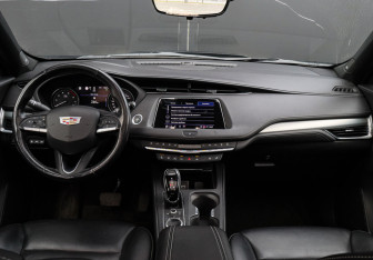 Подержанный автомобиль Cadillac XT4 2020 года (11 фото)