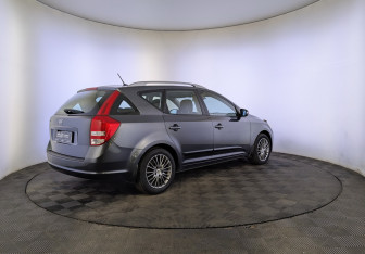 Подержанный автомобиль Kia Ceed Wagon 2011 года (5 фото)