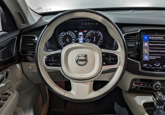 Подержанный автомобиль Volvo XC90 2016 года (21 фото)