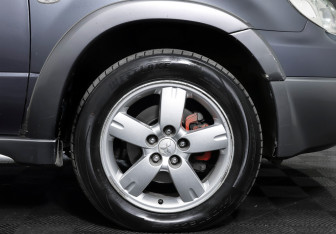 Подержанный автомобиль Mitsubishi Outlander 2005 года (22 фото)