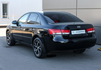 Подержанный автомобиль Hyundai Sonata 2007 года (7 фото)