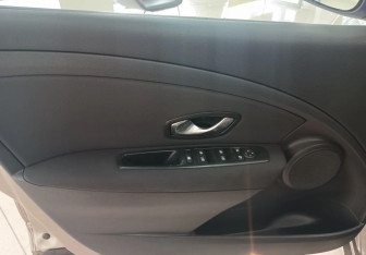 Подержанный автомобиль Renault Fluence 2010 года (13 фото)