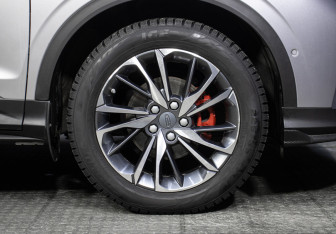 Подержанный автомобиль Geely Coolray 2023 года (28 фото)