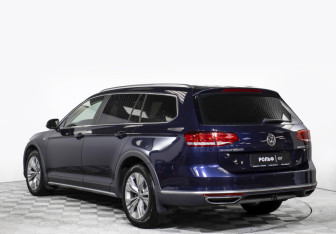 Подержанный автомобиль Volkswagen Passat Wagon 2016 года (7 фото)