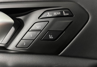 Подержанный автомобиль BMW X7 2021 года (18 фото)