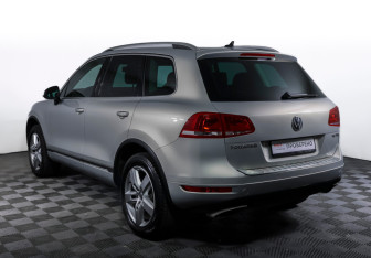 Подержанный автомобиль Volkswagen Touareg 2014 года (7 фото)