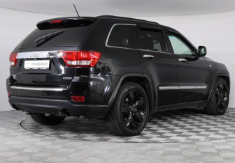 Подержанный автомобиль Jeep Grand Cherokee 2012 года (3 фото)