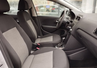 Подержанный автомобиль Volkswagen Polo Sedan 2012 года (10 фото)