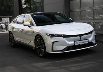 Подержанный автомобиль Voyah Passion 2023 года (3 фото)