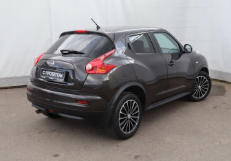 Подержанный автомобиль Nissan Juke 2011 года (4 фото)