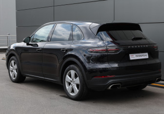 Подержанный автомобиль Porsche Cayenne 2018 года (6 фото)