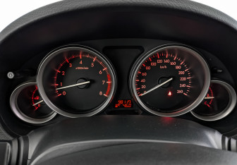 Подержанный автомобиль Mazda 6 Liftback 2012 года (13 фото)