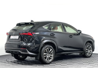 Подержанный автомобиль Lexus NX 2018 года (5 фото)