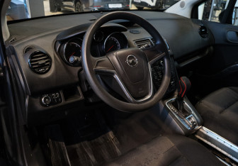 Подержанный автомобиль Opel Meriva 2012 года (12 фото)