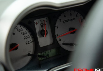Подержанный автомобиль Nissan Note 2008 года (9 фото)