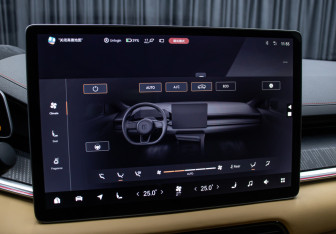 Подержанный автомобиль Zeekr 001 2023 года (19 фото)