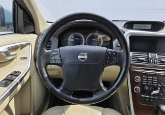Подержанный автомобиль Volvo XC60 2009 года (12 фото)
