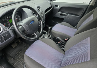 Подержанный автомобиль Ford Fusion 2008 года (9 фото)