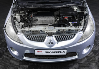 Подержанный автомобиль Mitsubishi Grandis 2008 года (9 фото)