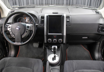 Подержанный автомобиль Nissan X-Trail 2011 года (14 фото)