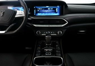 Подержанный автомобиль FAW Bestune T77 2022 года (17 фото)