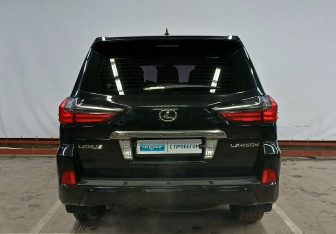 Подержанный автомобиль Lexus LX 2016 года (6 фото)