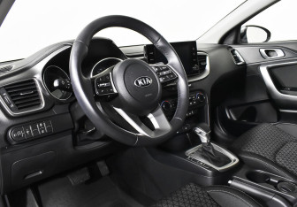 Подержанный автомобиль Kia Ceed Hatchback 2020 года (10 фото)