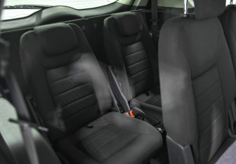 Подержанный автомобиль Ford S-MAX 2013 года (14 фото)