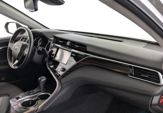 Подержанный автомобиль Toyota Camry Sedan 2019 года (13 фото)