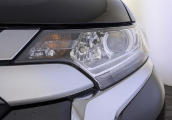Подержанный автомобиль Mitsubishi Outlander 2019 года (11 фото)