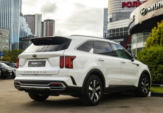 Подержанный автомобиль Kia Sorento 2021 года (4 фото)