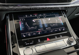 Подержанный автомобиль Audi Q8 2018 года (19 фото)