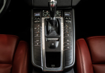 Подержанный автомобиль Porsche Macan 2018 года (17 фото)