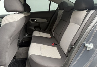 Подержанный автомобиль Chevrolet Cruze Sedan 2014 года (11 фото)