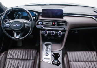 Подержанный автомобиль Genesis G70 2021 года (13 фото)