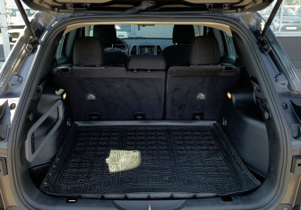 Подержанный автомобиль Jeep Cherokee 2014 года (10 фото)